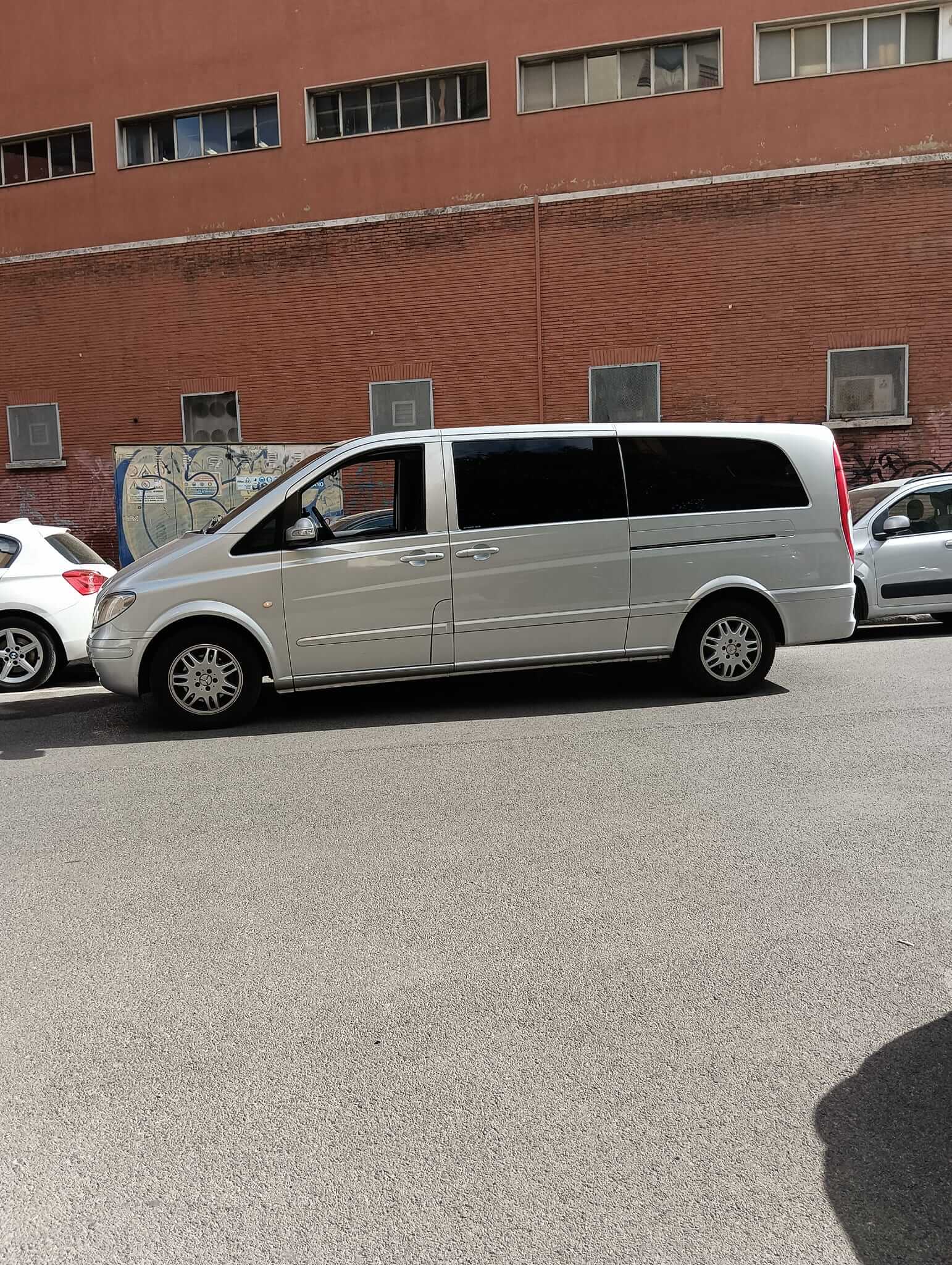 Noleggia un 9 posti a sedere Minivan (Mercedes Vito 2017) da CARLO TORQUATI a SARNANO 