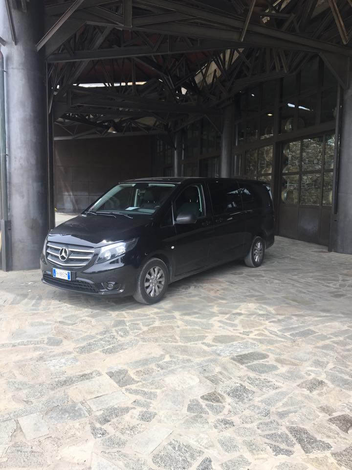 Alquila un 8 asiento Microbus (Mercedes - Benz Vito 2019) de Tuscany Taste Tour en Cecina 
