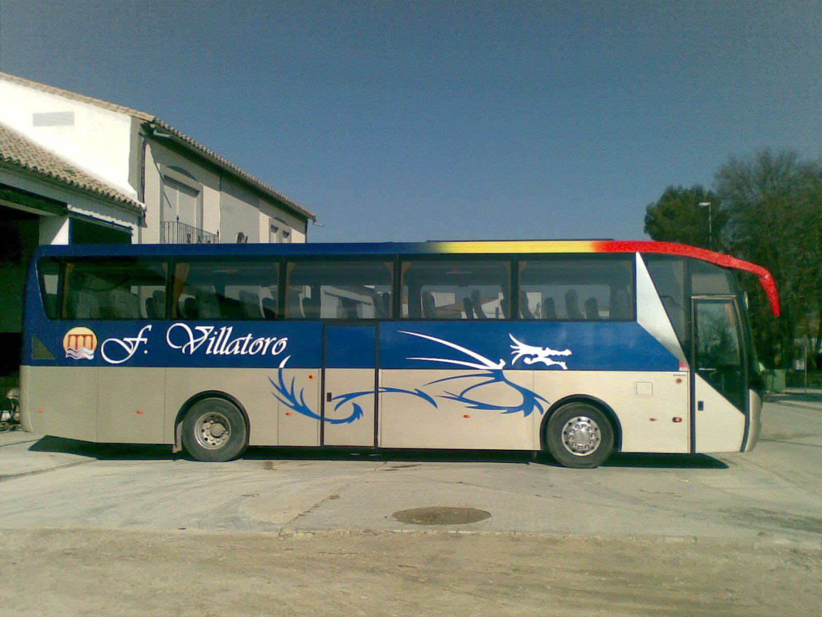 Huur een Standaard Bus -Touringcar (Mercedes Farebus Autocar ejecutivo con mucho espacio para las piernas. 2010) met 55 stoelen van Autocares Fernández Villatoro S.L. uit Castro del Río - Córdoba 