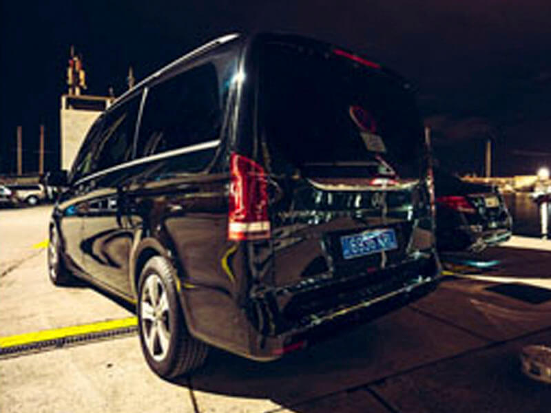 Huur een MPV - Minivan (Mercedes Clase V - Avantgarden 2022) met 7 stoelen van VIP MONTPE TOURS uit Oviedo 