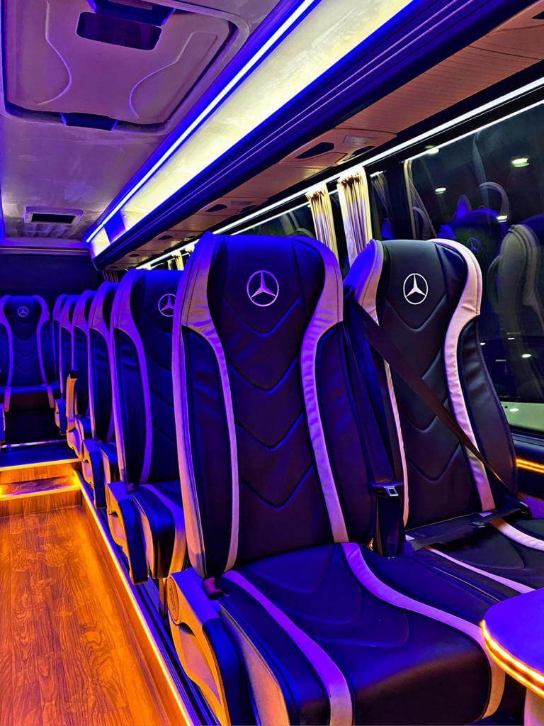 Huur een Midibus (Mercedes Sprinter 2019) met 23 stoelen van VIP MONTPE TOURS uit Oviedo 