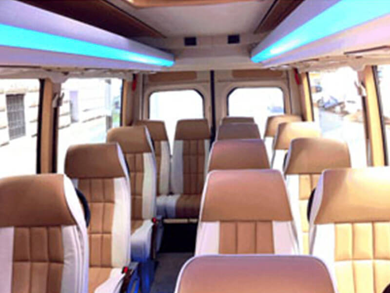 Huur een Minibus  (Mercedes Sprinter 2019) met 16 stoelen van VIP MONTPE TOURS uit Oviedo 