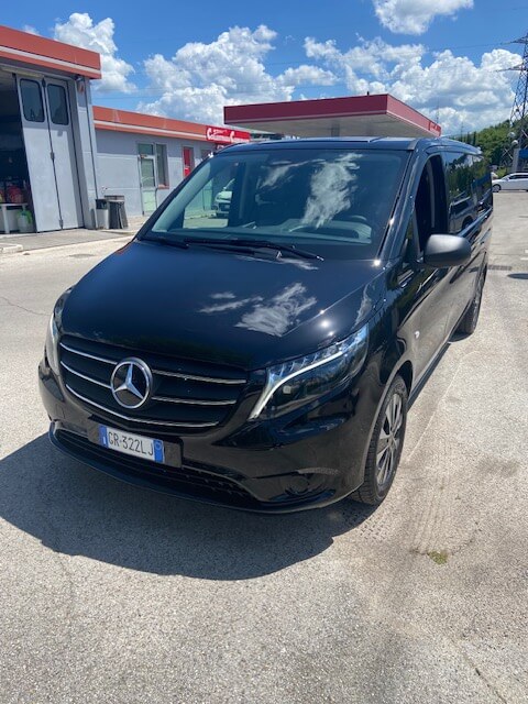Alquila un 8 asiento Minivan (Mercedes Vito Tourer 2024) de Autonoleggi Mazza en Foligno 