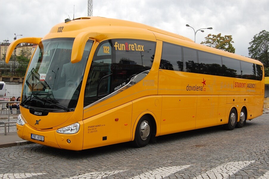 Alquile un Autocar Clase VIP de 55 plazas Volvo B13R. Irízar PB 2012) de AUTOCARES MATEOS de Málaga 