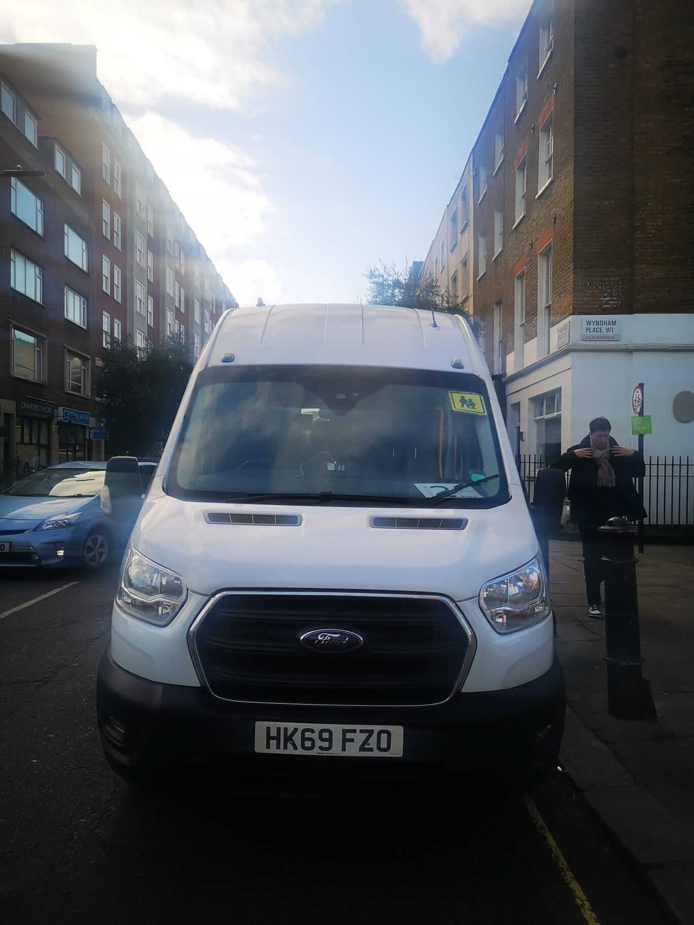 Alquile un Minibús de 16 plazas Ford Transit 2019) de George Regal Travel de London 