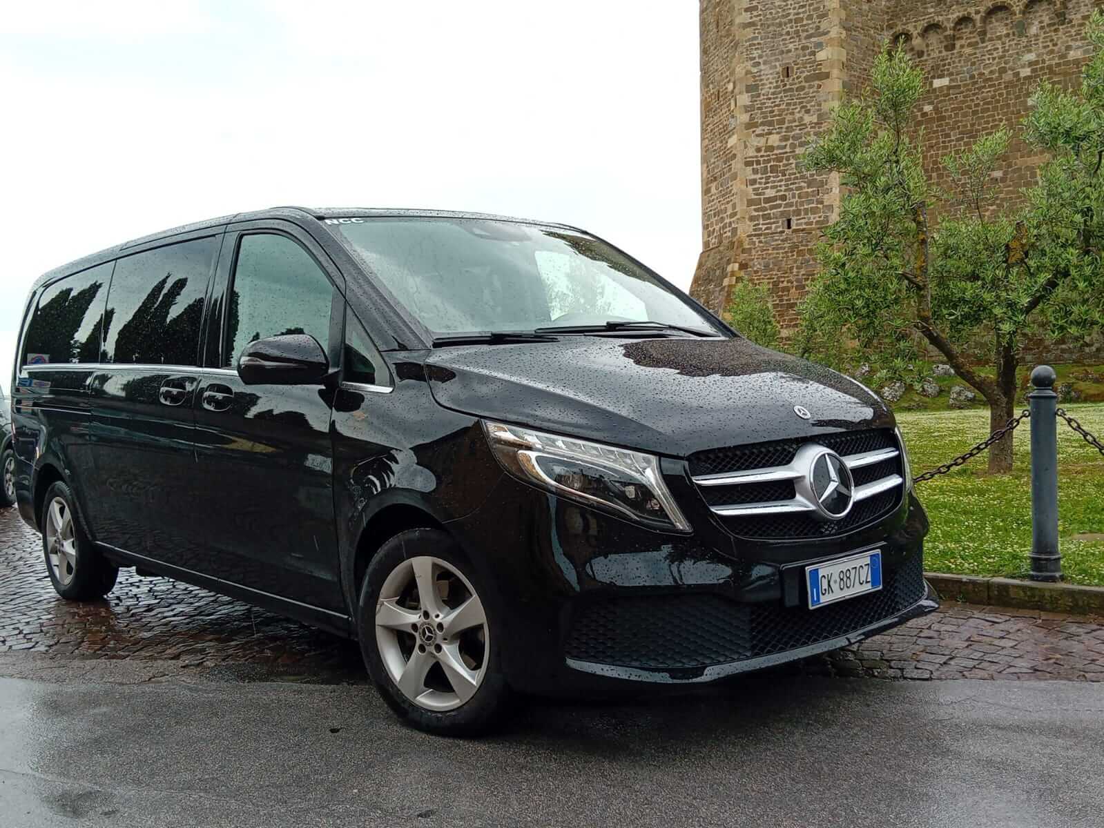 Alquila un 7 asiento Minivan (Mercedes-Benz V Class - Sprinter 2026) de Autorimessa Battagli & Spinelli - Baspi Bus en Firenze 