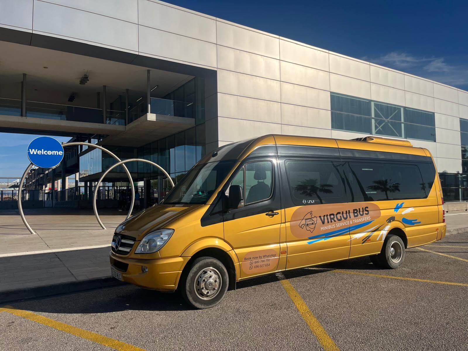 Alquile un Microbus de 22 plazas MERCEDES UNIBUS 2020) de Virgui Bus de Palma de Mallorca