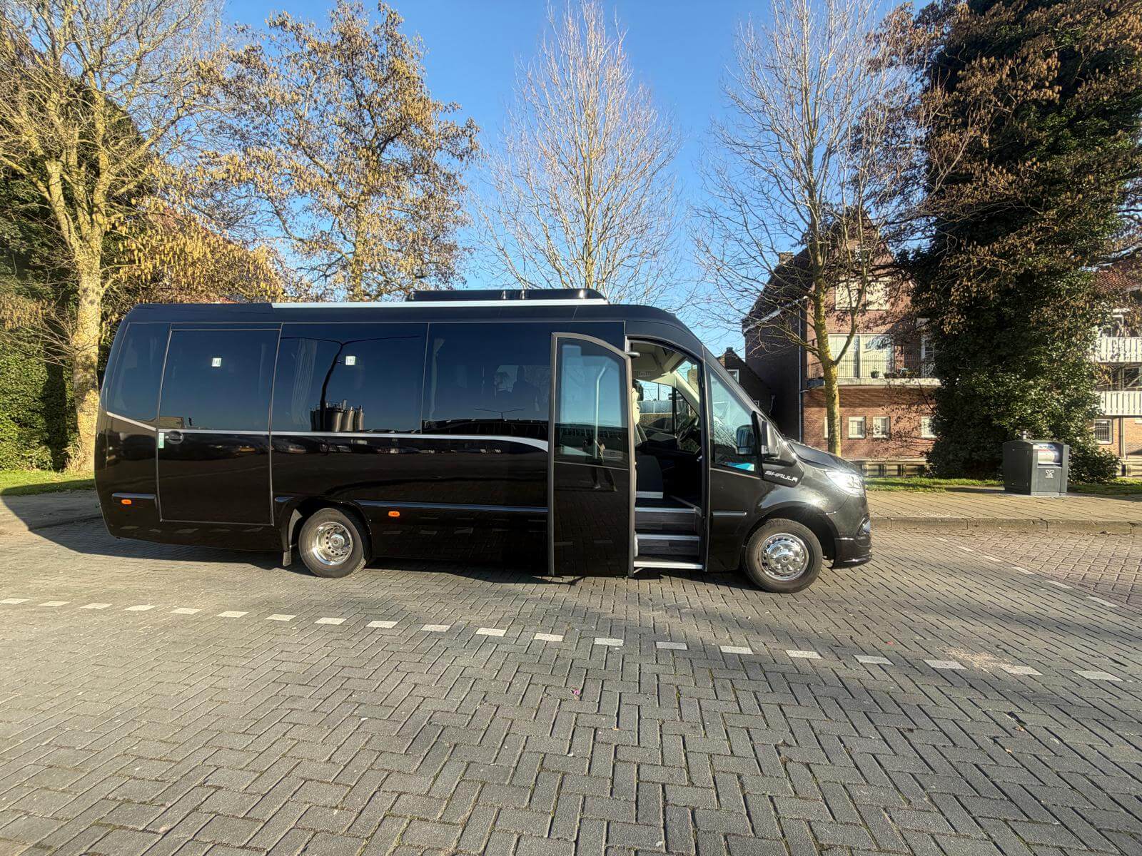 Rent a 28 seater Midibus (Mercedes  Sprinter 2024) from Shuttle Amsterdam from Lijnden 