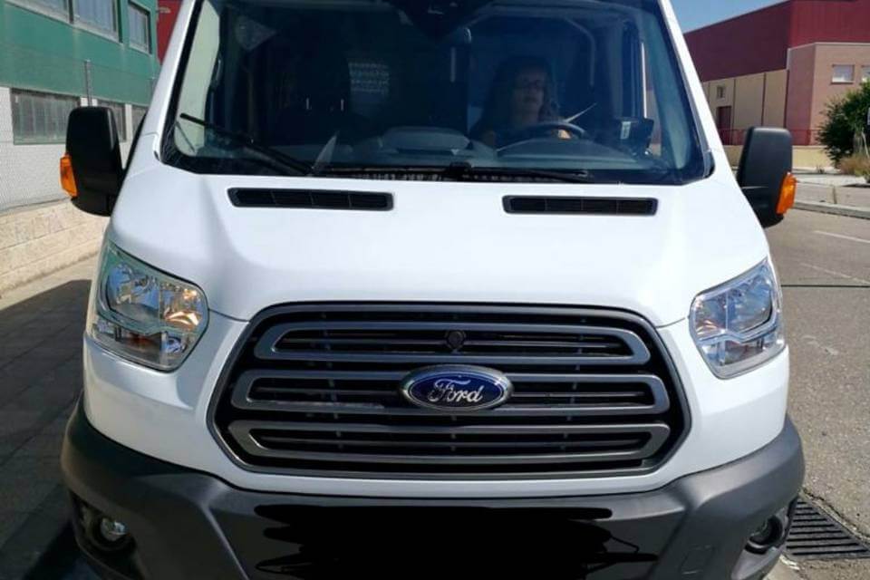 Llogueu un 17 places Minibús (Ford Transit 2018) de TAXIS YUS NIN de El Llor