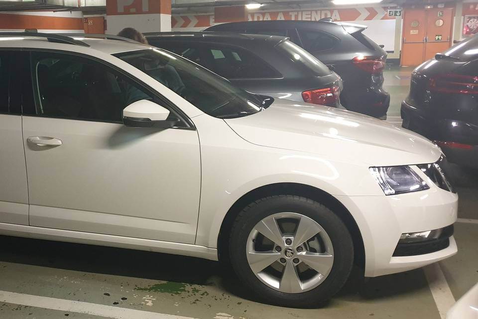 Hire a 5 seater Car with driver (Skoda Octavia combi 2020) from TAXIS YUS NIN in El Llor 