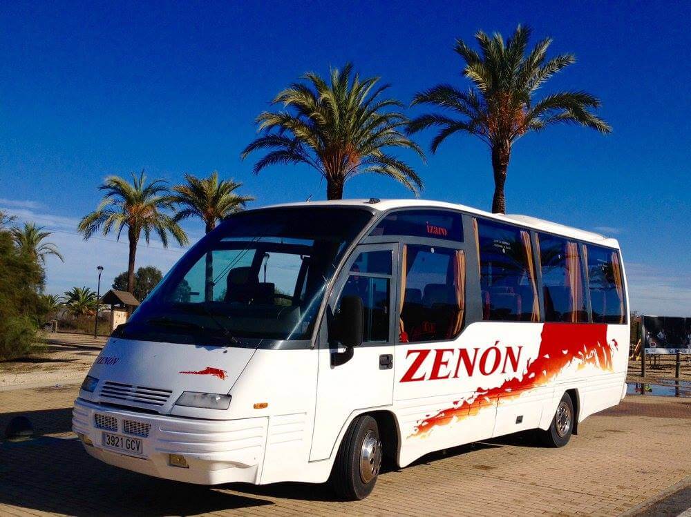 Alquile un Minibús de 16 plazas FORD TRANSIT BUS17 2010) de TRASPORTE VIAJES ZENON de LEPE 