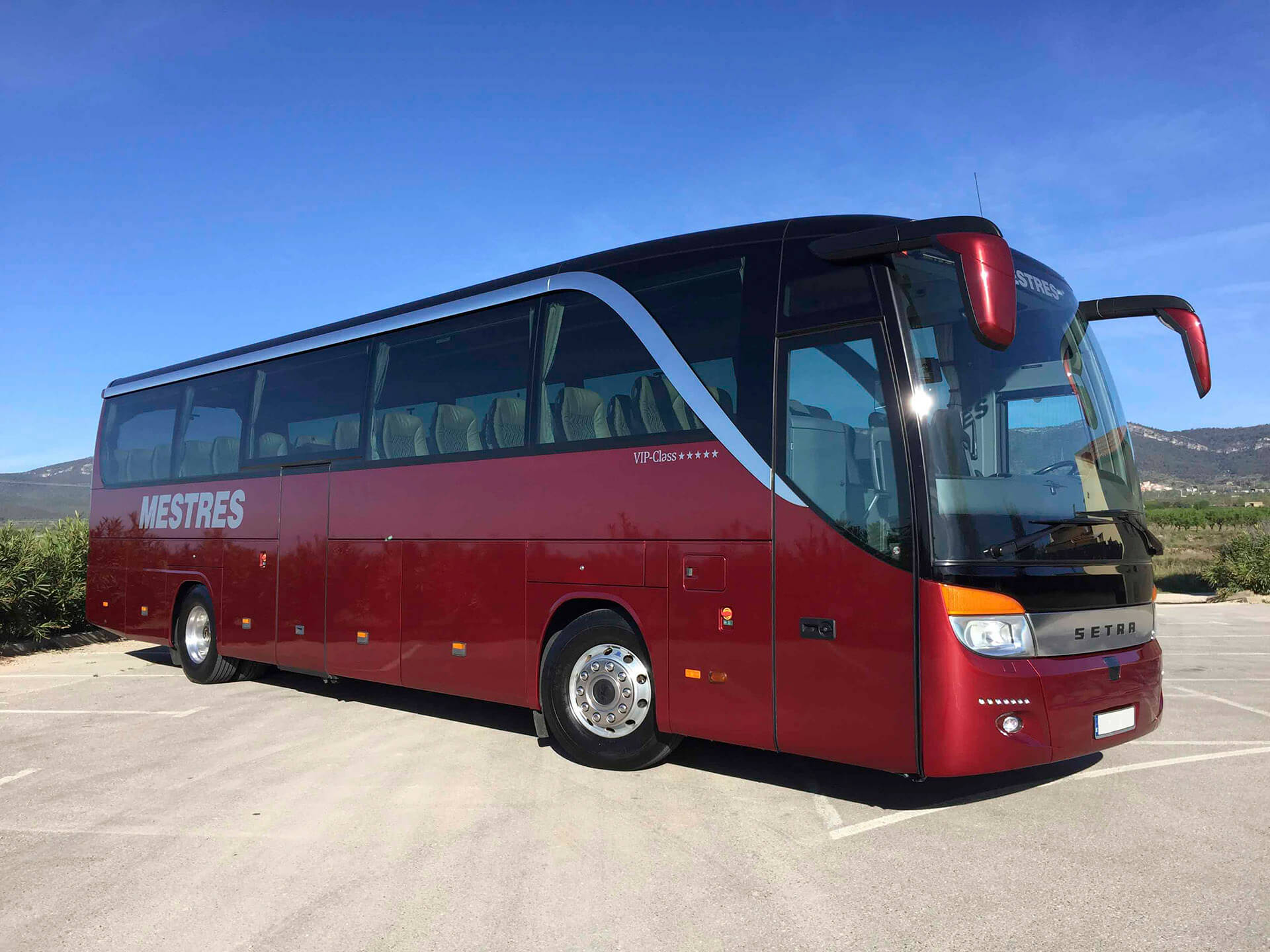 Lloga un 51 seients Autocar Classe VIP (Setra S415 HD 2009) a Autocars Mestres a Valls 