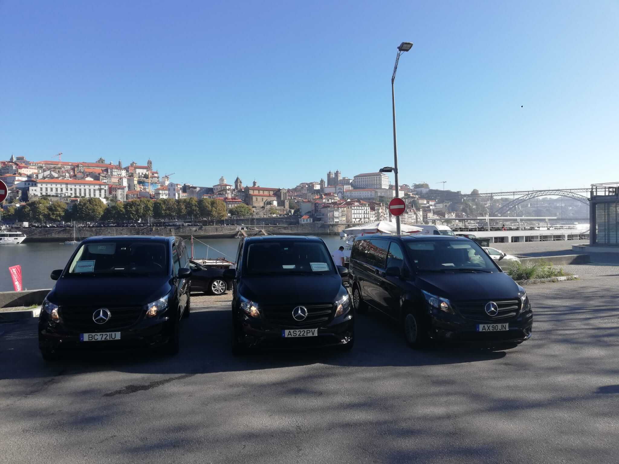 Alquile un Minivan de 7 plazas Mercedes Benz Vito Tourer Extra Long 2023) de Toptour Portugal de Lisboa 