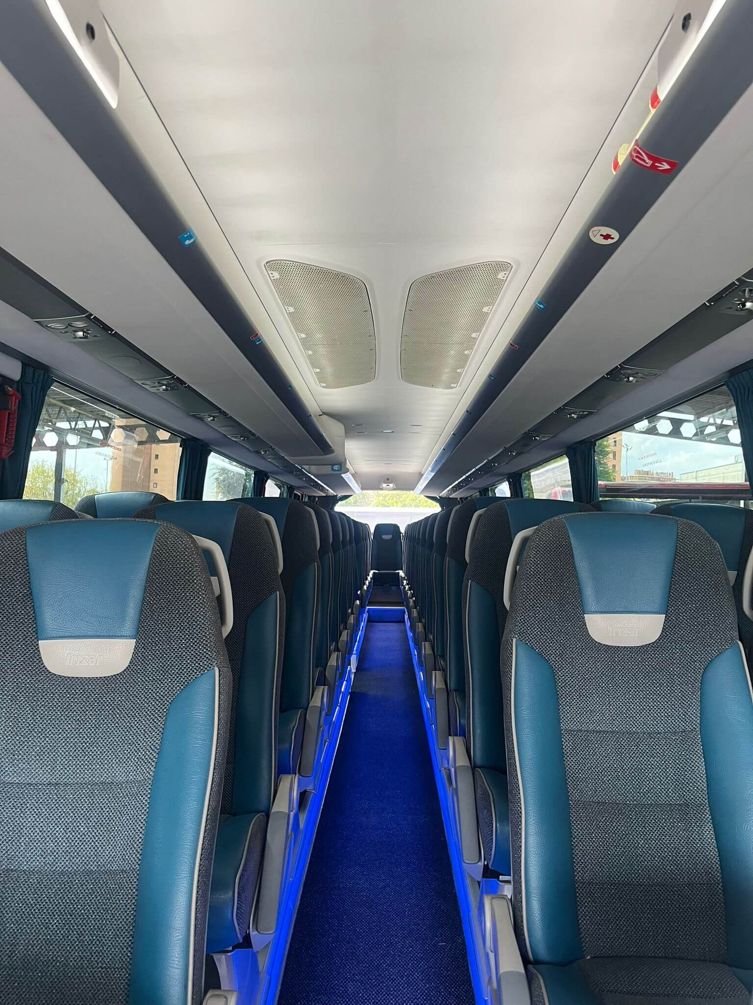 Rent a 55 seater Standard Coach (IRIZAR I6 IRIZAR I6 2018) from Bus Banet from Madrid 