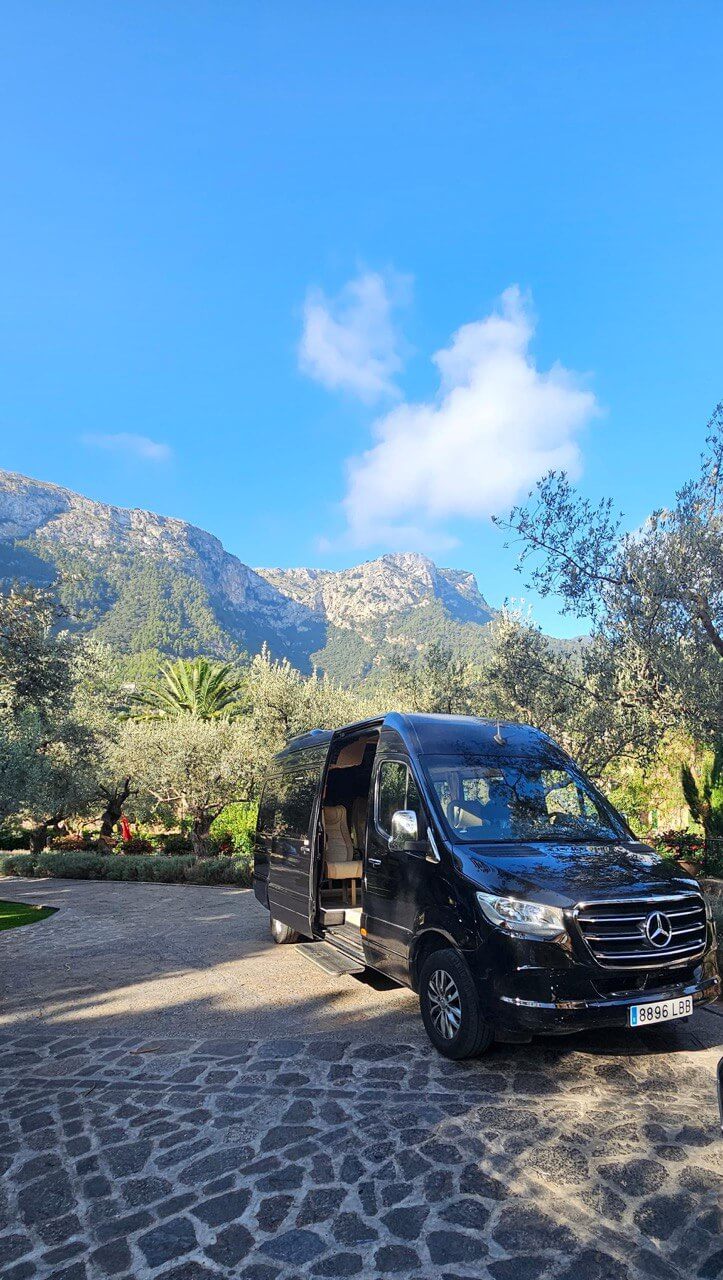 Mieten Sie einen 13 Sitzer Minibus (Mercedes Sprinter 416 2019) von Happybus SL in Palma de mallorca 