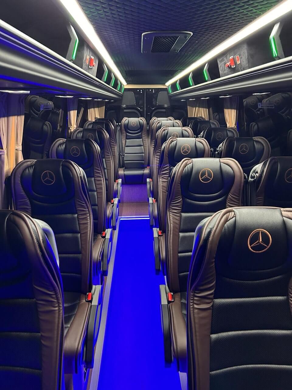 Mieten Sie einen 20 Sitzer Midibus (Mercedes Sprinter 519 2024) von Happybus SL von Palma de mallorca 