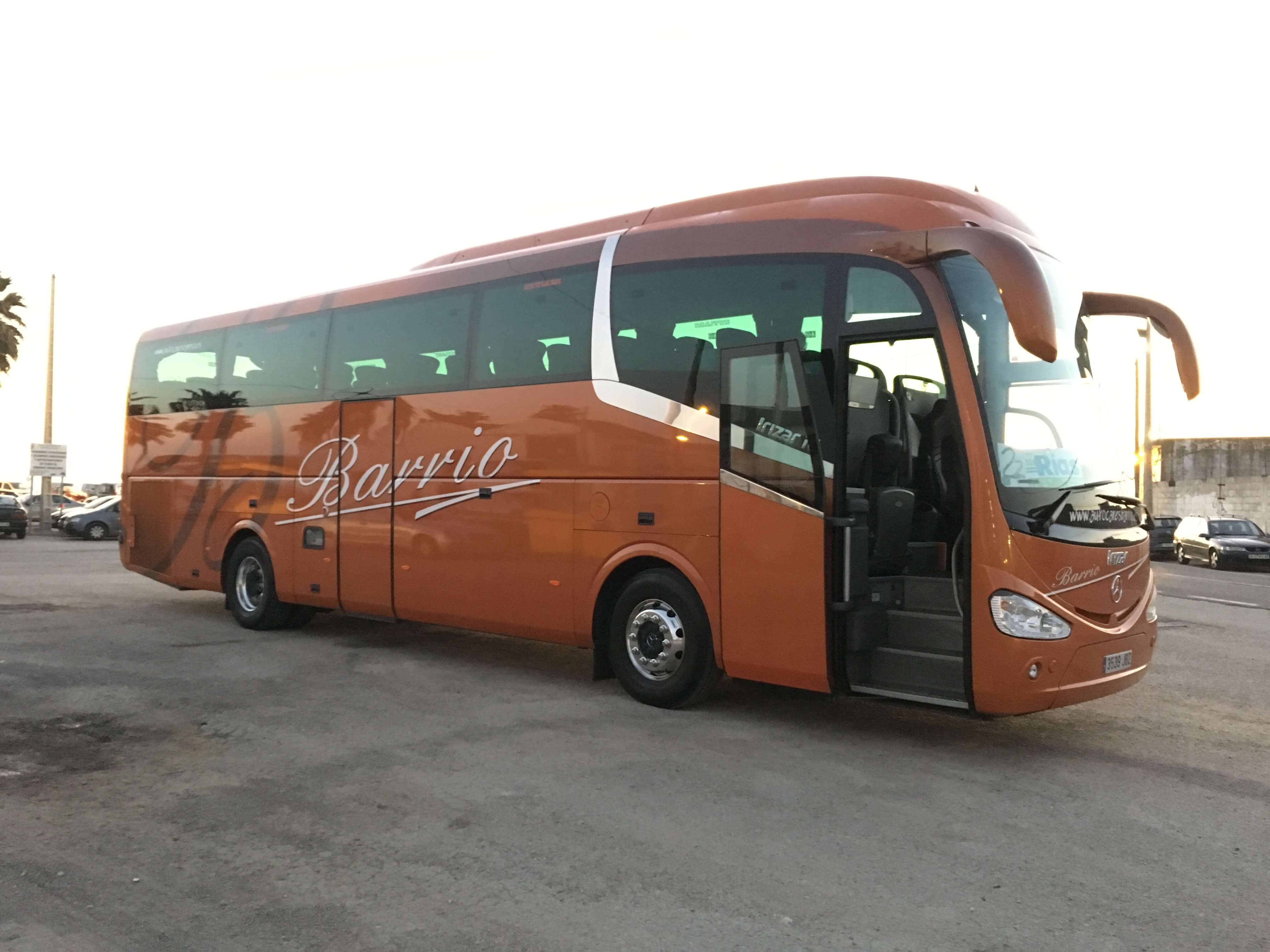 Alquile un Autocar estándard de 55 plazas Mercedes-Benz Irizar i6 2022) de AUTOBUSES BARRIO de Ermua 
