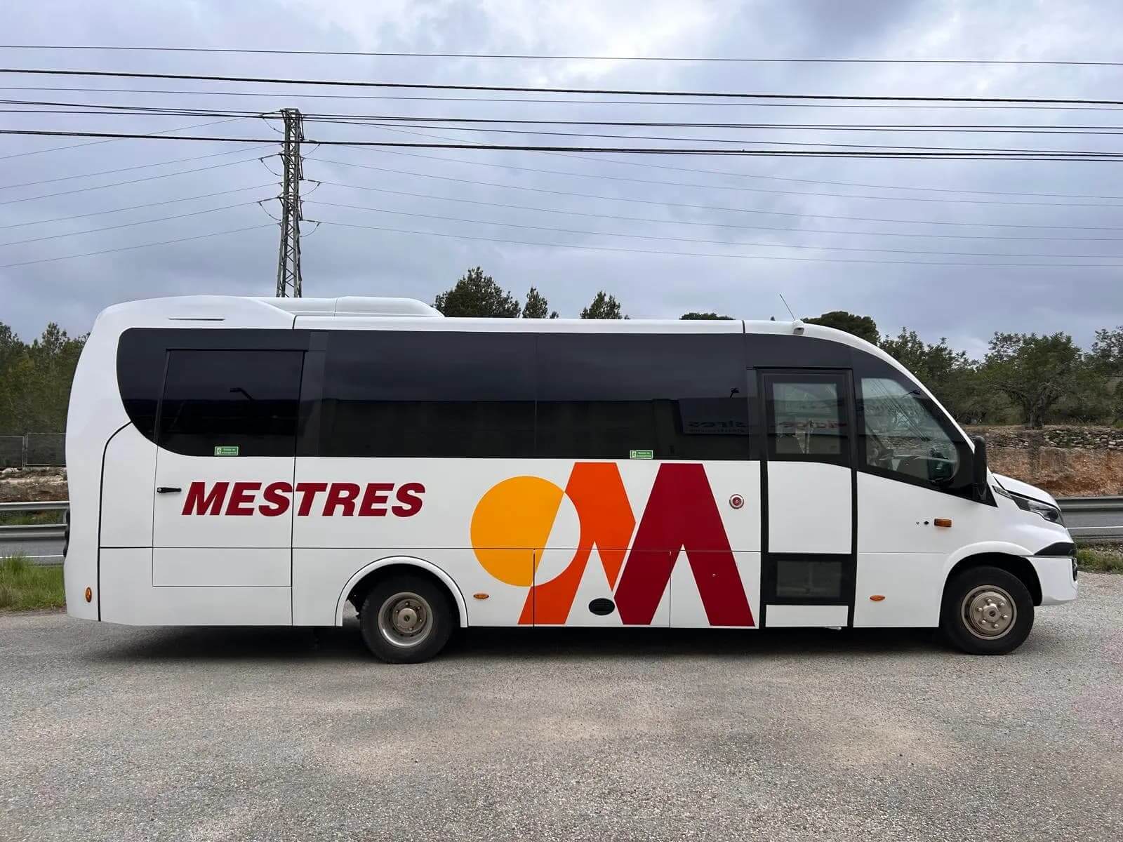 Huur een 29 seater Minibus  (IVECO Unvi Compa 2019) van Autocars Mestres in Valls 