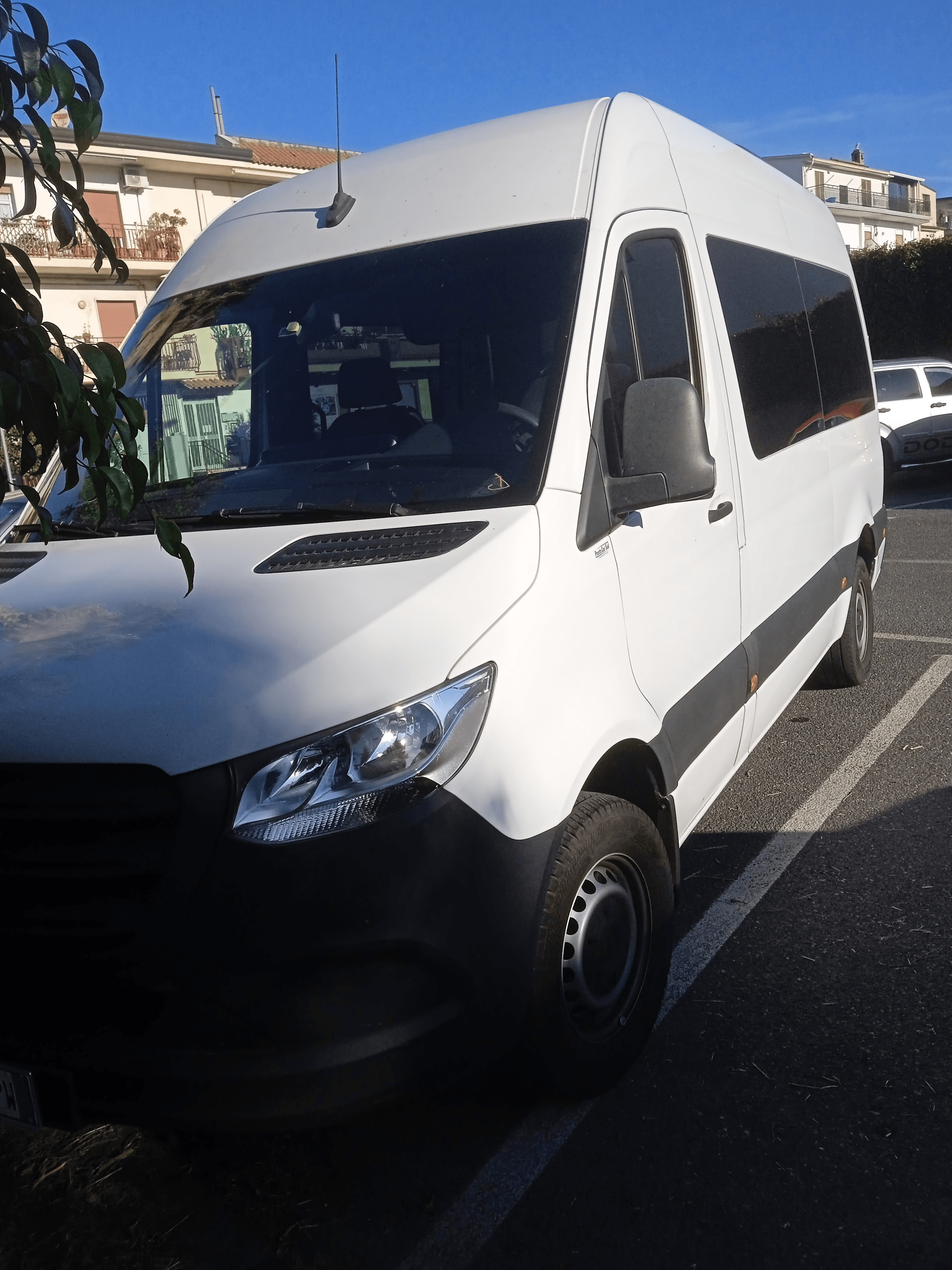 Noleggia un 8 posti a sedere Minibus  (Mercedes Sprinter 314 2019) da TAORMINA TAXI a Taormina 