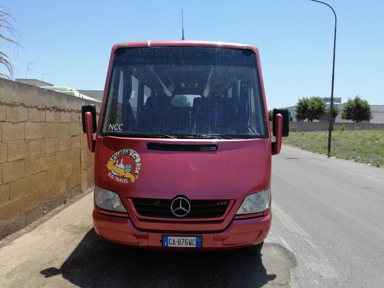 Alquila un 19 asiento Minibus  (Mercedes Daimlerchrysler ag mb 616 cdi/60 nc n 2003) de Puglia in tour bus travel s.r.l en Martina Franca  
