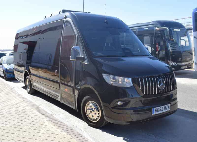 Alquila un 24 asiento Minibús (  2025) de AUTOANDALUCIA BUS SL en SEVILLA 