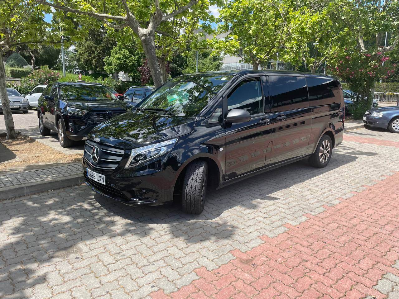 Alquile un Minivan de 8 plazas Mercedes Vito 2022) de Autosbusvip de Caceres 