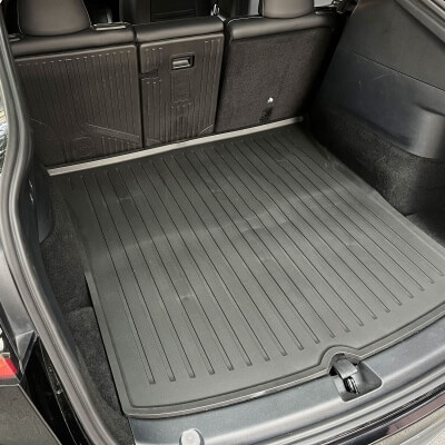 Rent a 4 seater Car with driver (Tesla Y 2019) from ROUTINEMOMENTS UNIPESSOAL LDA from São Domingos de Rana