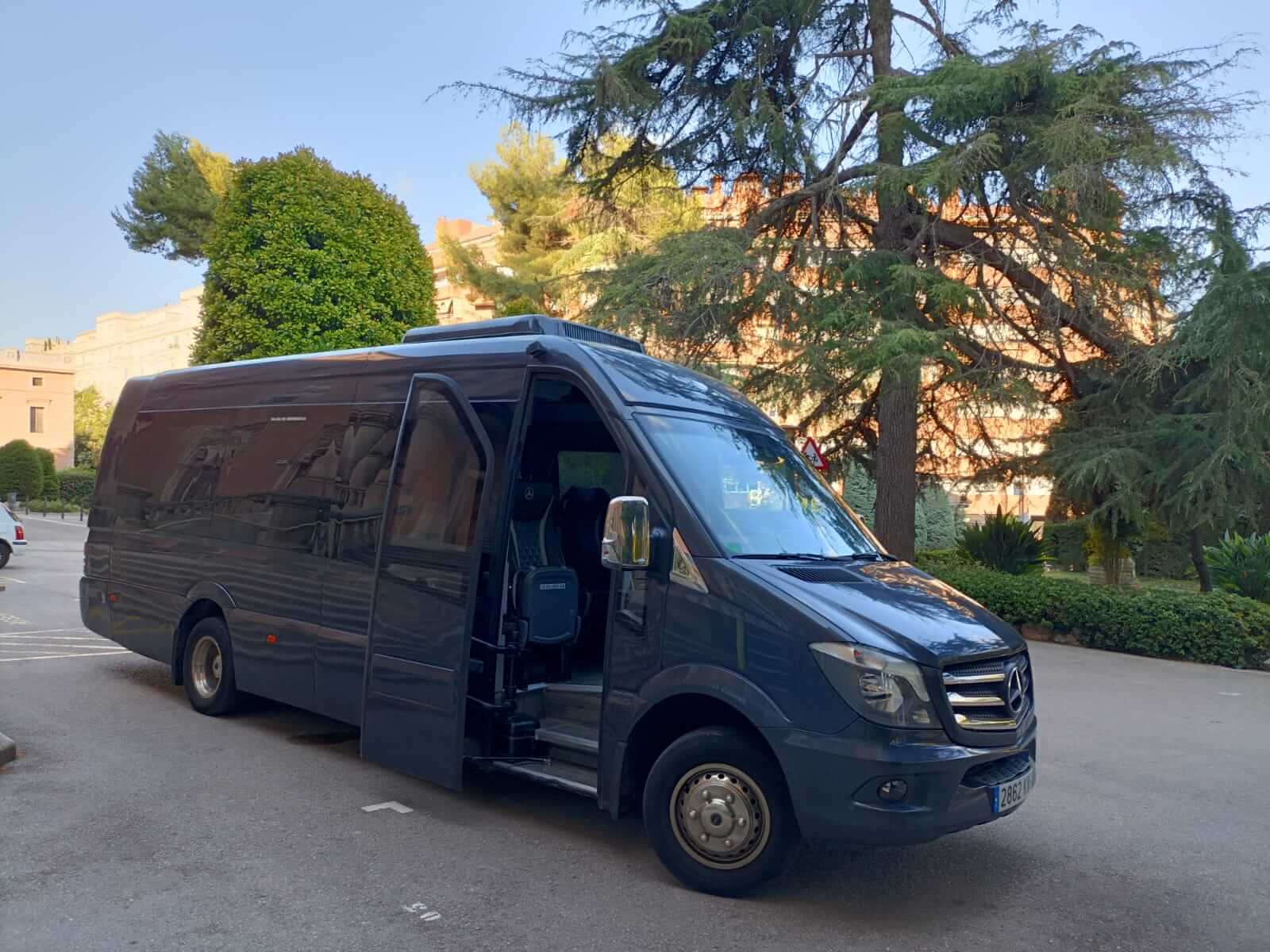Huur een 23 seater Midibus (Mercedes Sprinter 2019) van VIP MONTPE TOURS in Oviedo 